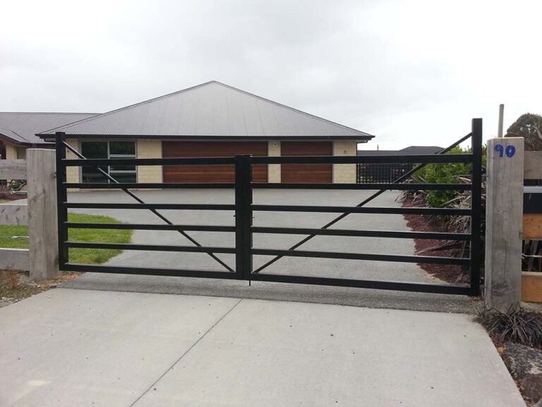 5d7f0cf3a3db08942e3a7514 Driveway Gates 10 768x576