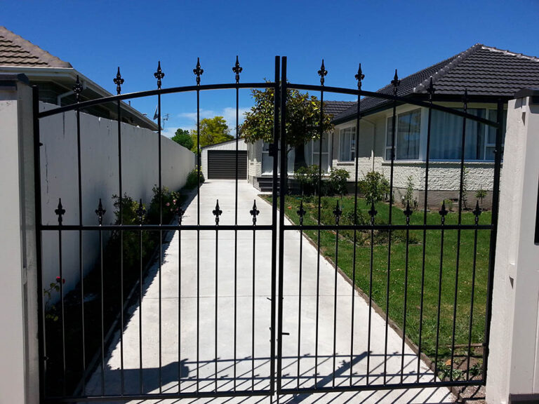 5d804de4b8b5ea8ce28c2f94 Driveway Gates 34 768x576