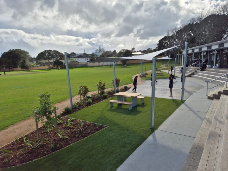 outerspace 2 768x576